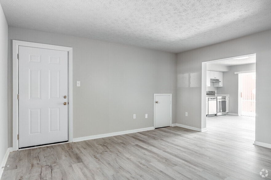 2BR, 1BA - 825SF Renovated - Blue Ridge Apartments