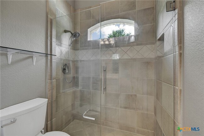 Building Photo - 9752 Trophy Oaks Dr