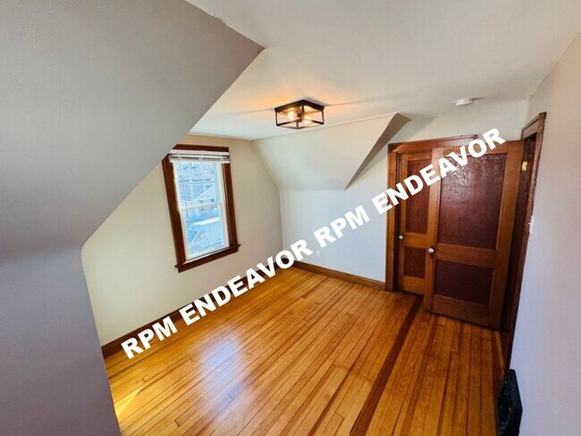 Building Photo - Downtown St. Charles 4BR Home | Walk to Main Street | Garage + Yard