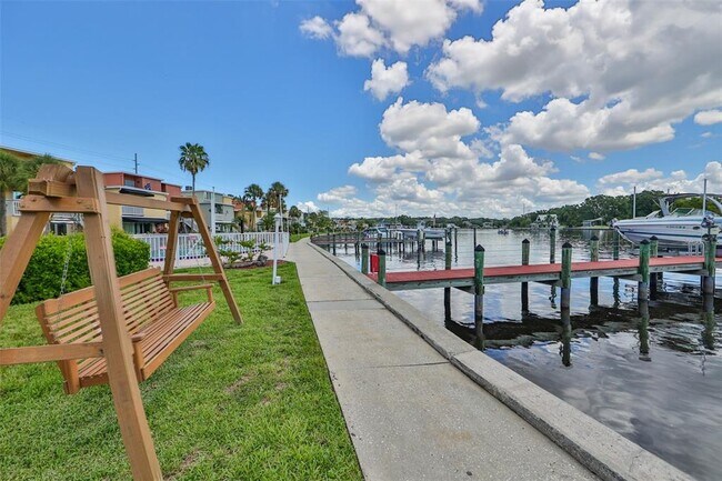 Building Photo - 2424 W Tampa Bay Blvd
