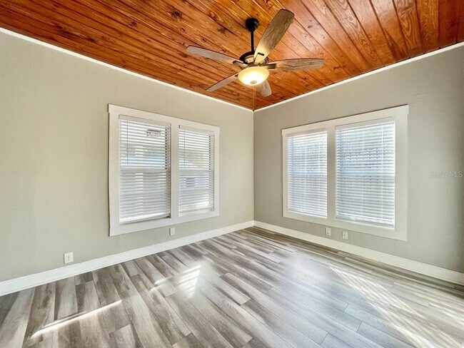 Building Photo - 3301 E 25th Ave