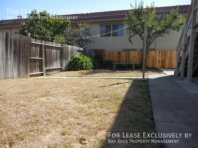 Building Photo - 3 BD/2 BA SFH with Backyard and Finished B...