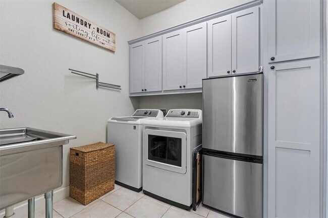 Building Photo - 3367 Vasquez Pl