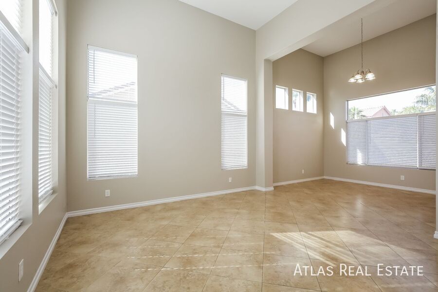 Building Photo - 1030 W Moorpoint Dr