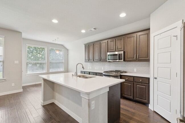 Building Photo - 1733 Lark Ln