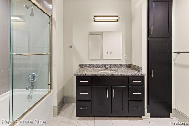 Building Photo - 10 Grand River Ave