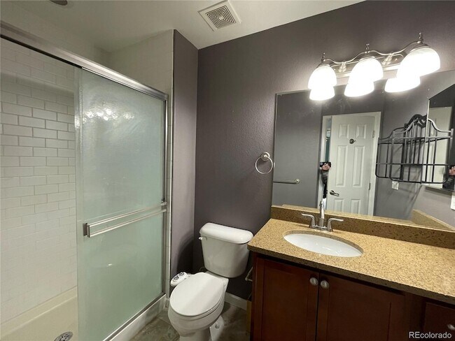 Building Photo - 5014 Everett St