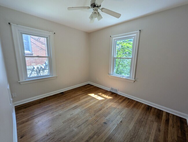 Building Photo - 8638 Henrietta Ave