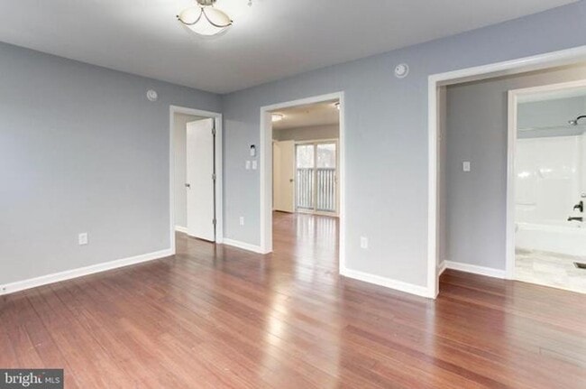 Building Photo - Spacious single family home with full basement