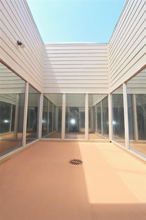 Building Photo - 10402 Gulfstream Ln