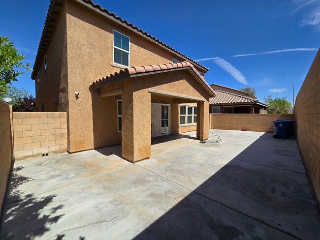 Building Photo - A Fabulous 5 Bedroom Home in Henderson