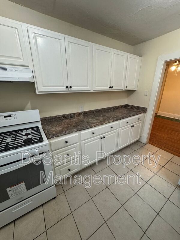 Building Photo - 2450 Starkamp St