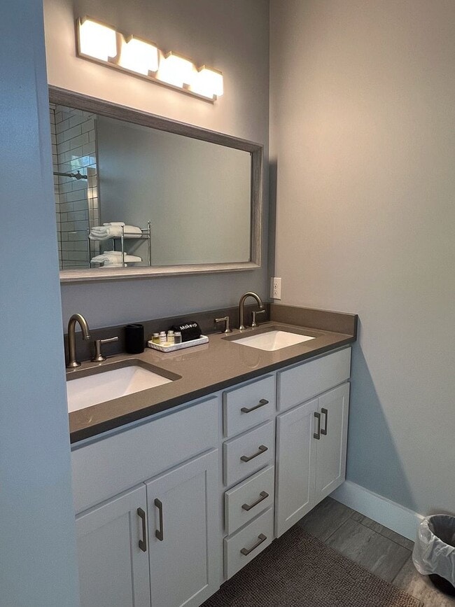 Building Photo - Modern Charm in the Country - Available Un...