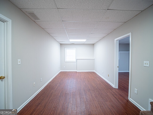 Building Photo - 4223 Lakes End Dr NW