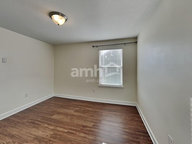 Building Photo - 326 Pine Terrace Dr