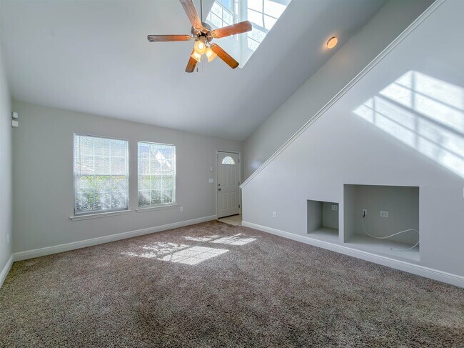 Building Photo - 3289 Sawtooth Dr