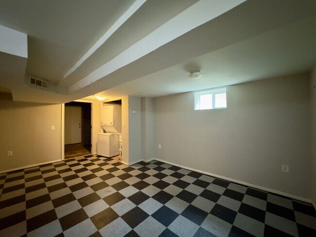 Building Photo - 5615 Belle Ave