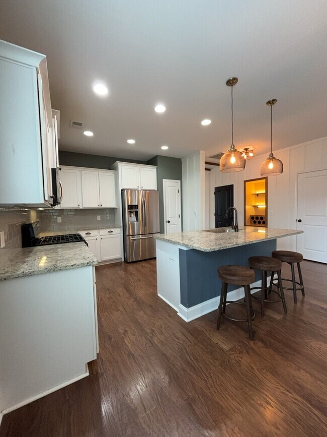 Building Photo - 373 Whispering Breeze Ln