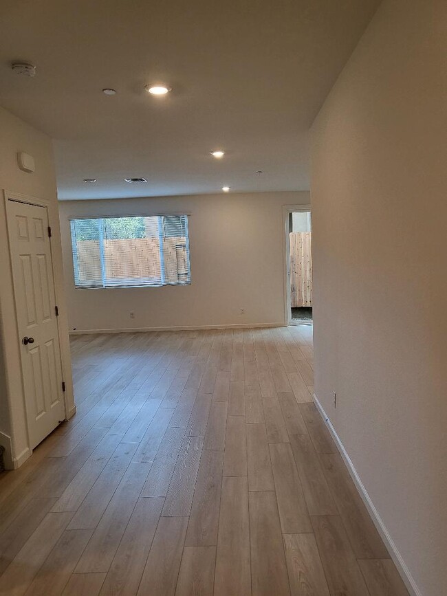 Building Photo - 4902 Bufflehead Ln