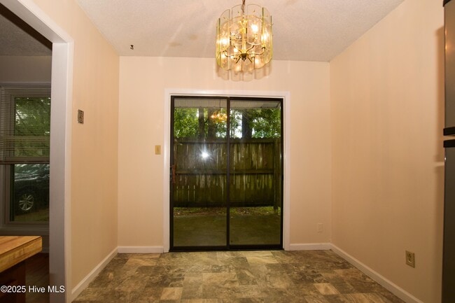 Building Photo - 103 Twinwood Dr