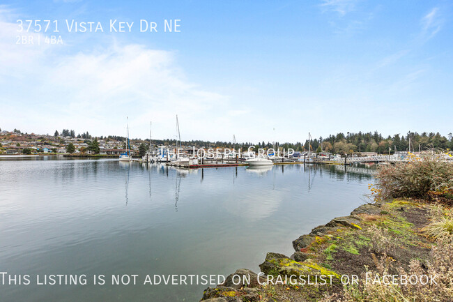 Building Photo - Sun-filled 2 bed on Hansville waterfront