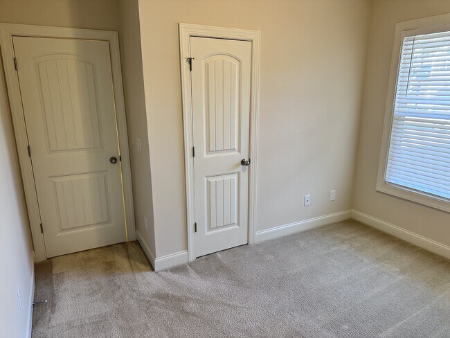 Building Photo - 413 Belhaven Ct