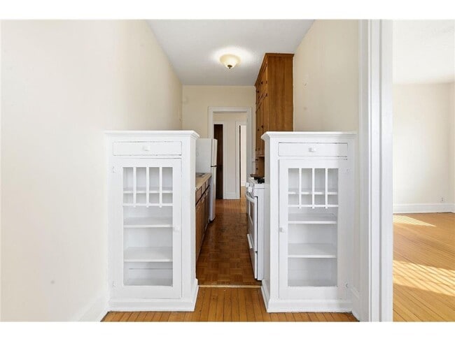 Building Photo - 220 E 19th St