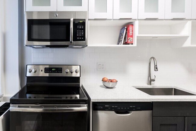 Building Photo - Newly rennovated unit in Manhattans greate...