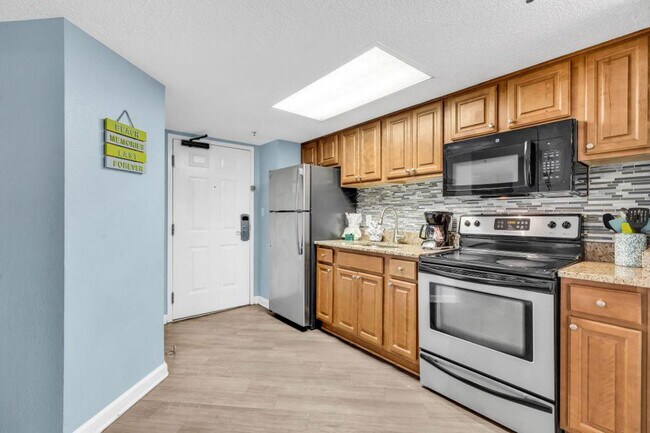 Building Photo - 2710 N Ocean Blvd