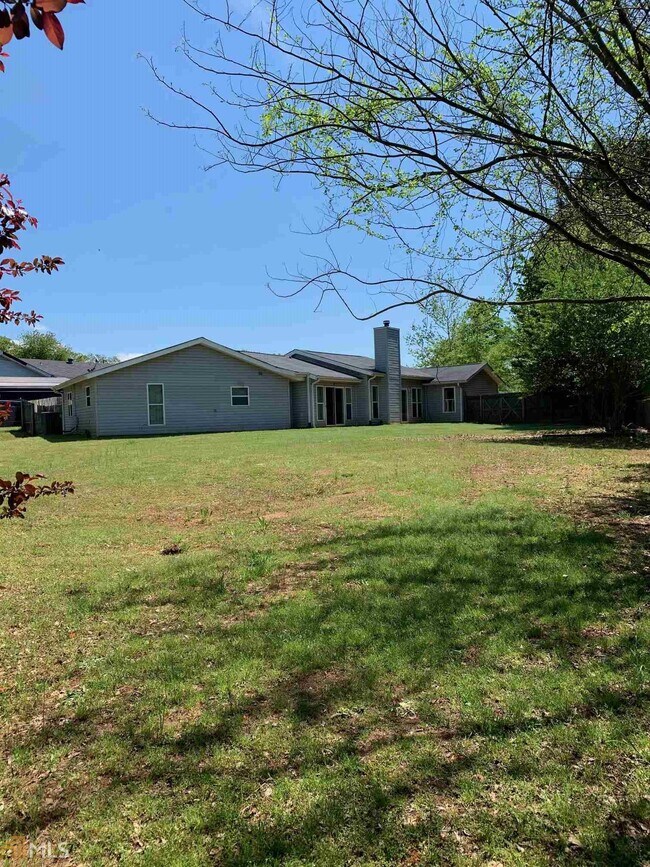 Building Photo - 5640 Raintree Trce