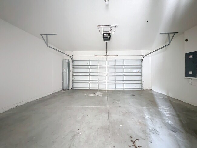 Building Photo - 12744 Lateral Root Dr