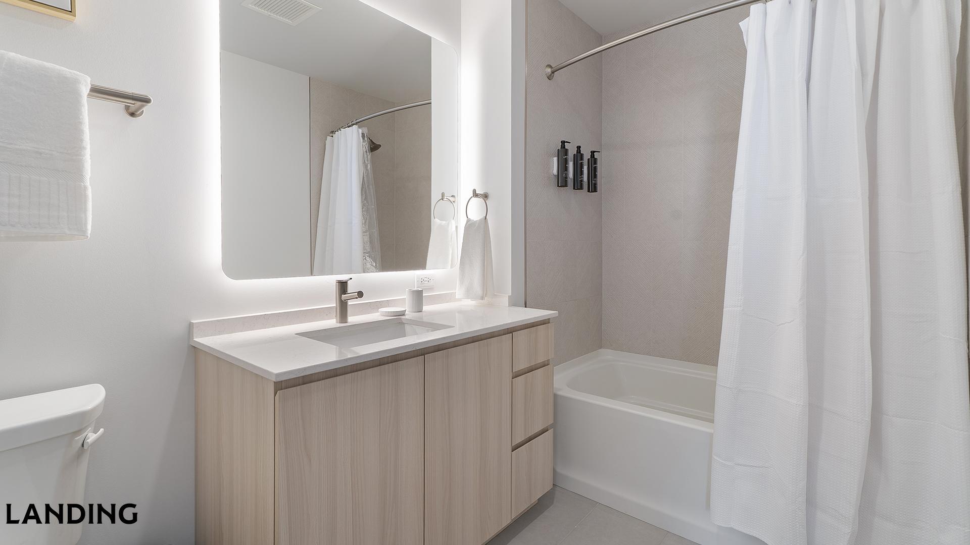 Building Photo - 513 S Damen Ave