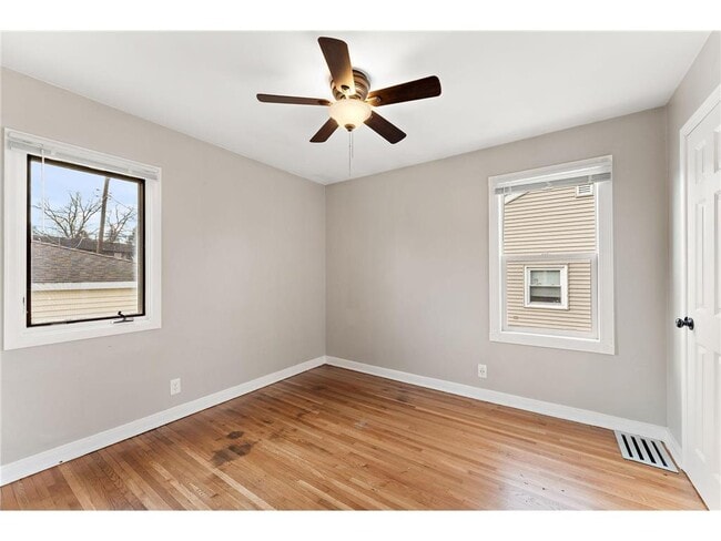 Building Photo - 1408 Lake St NE