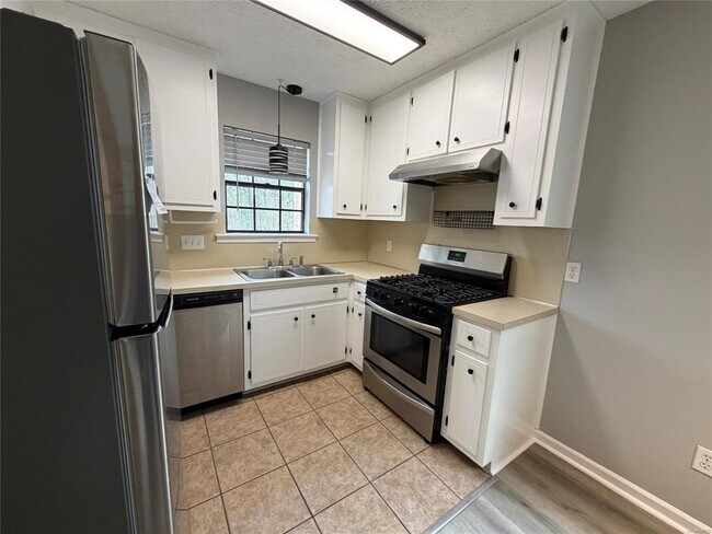 Building Photo - 463 Durden Rd