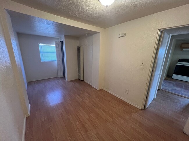 Building Photo - OLD TOWN 2 Bedroom 1 Bath