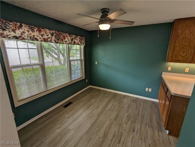 Building Photo - 1417 Hollow Wood Ln