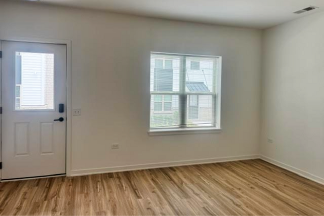 Building Photo - New Construction 3BR/2.5BA Townhome with Attached Garage in Oak Forest, Make your move less expen...