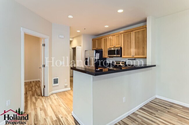 Building Photo - Cute ground floor Condo in Beaverton