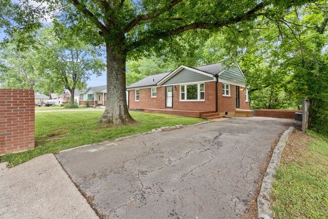 Building Photo - Beautiful home just north of downtown Colu...