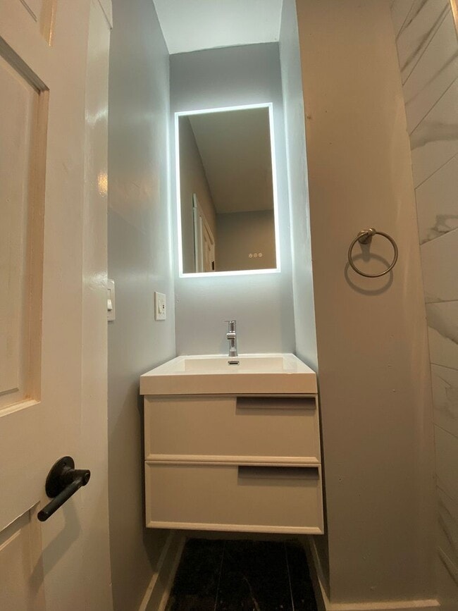 Building Photo - 36 Bright St