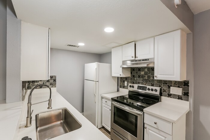 Building Photo - 2133 W Turney Ave