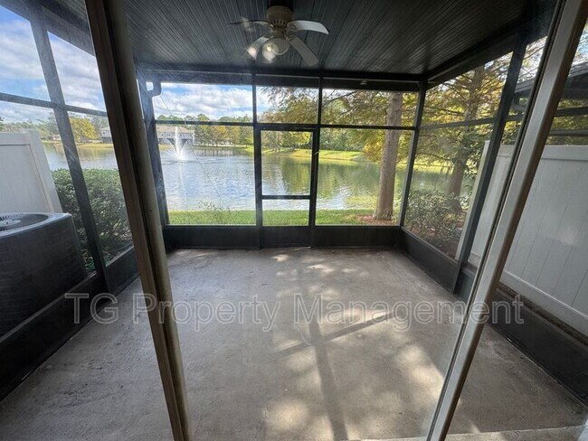 Building Photo - 5760 Sandstone Way