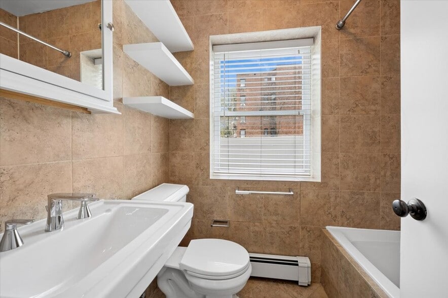 Building Photo - 727 Warburton Ave