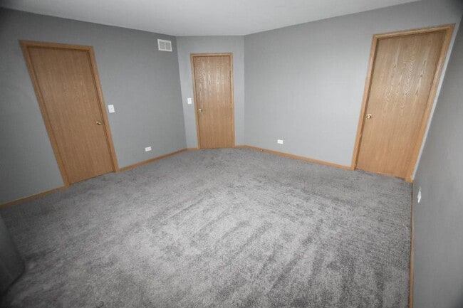 Building Photo - 24 Waterbury Cir