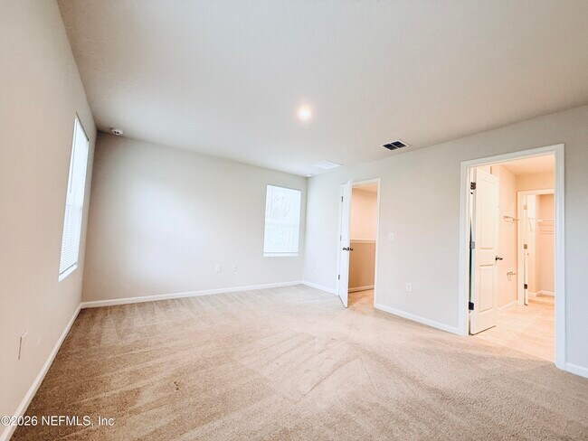 Building Photo - 5885 Creekside Crossing Dr