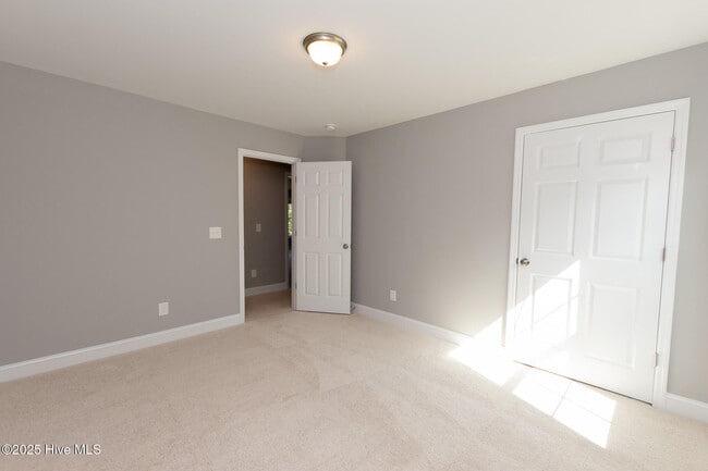 Building Photo - 608 Feather Ct