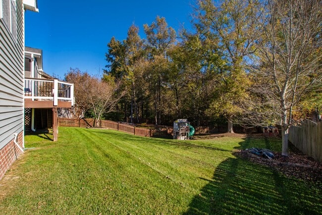 Building Photo - Beautiful 5 Bedroom Home in Dansforth Neig...