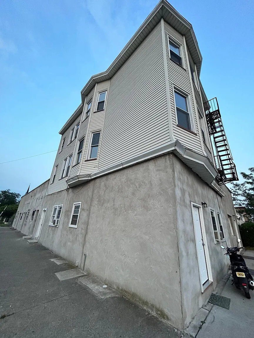 Building Photo - 122 Central Ave