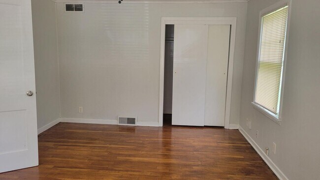 Building Photo - PRE-LEASE!! Beautiful 3 Bedroom/ 1.5 bath