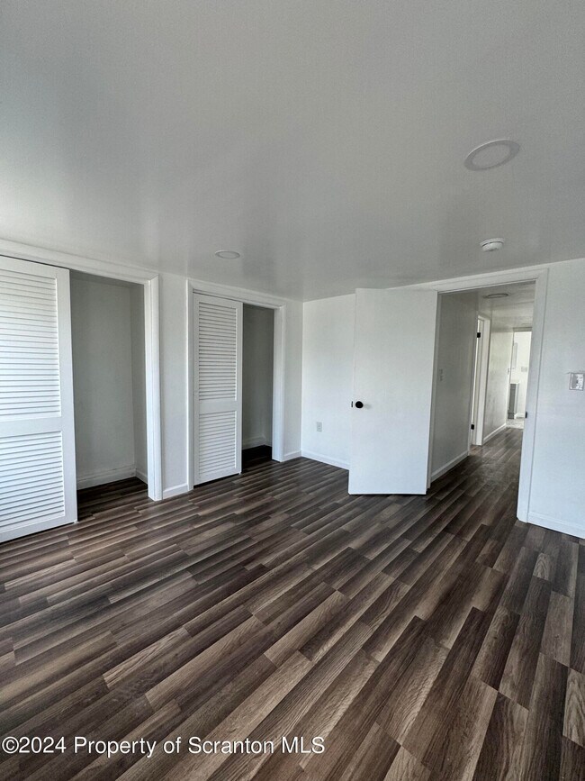 Building Photo - 1743 Clearview St